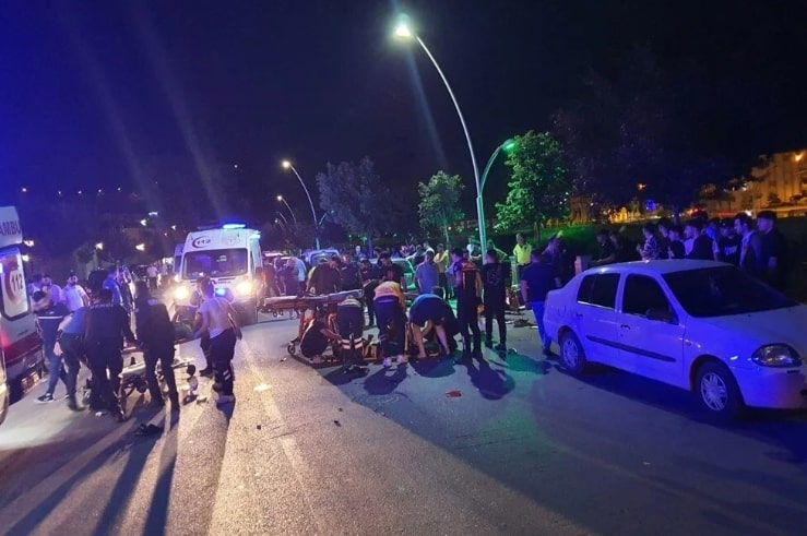İki motosiklet kafa kafaya çarpıştı: 2 ölü, 2 yaralı