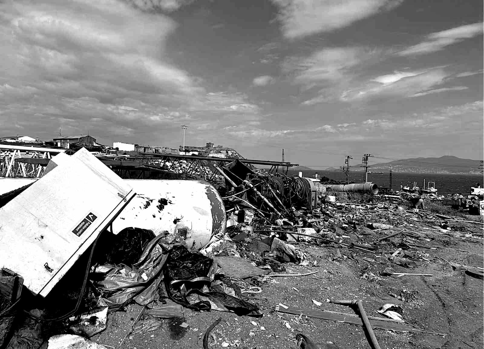 İzmir Aliağa'da gemi söküm firmaları ile belediye karşı karşıya