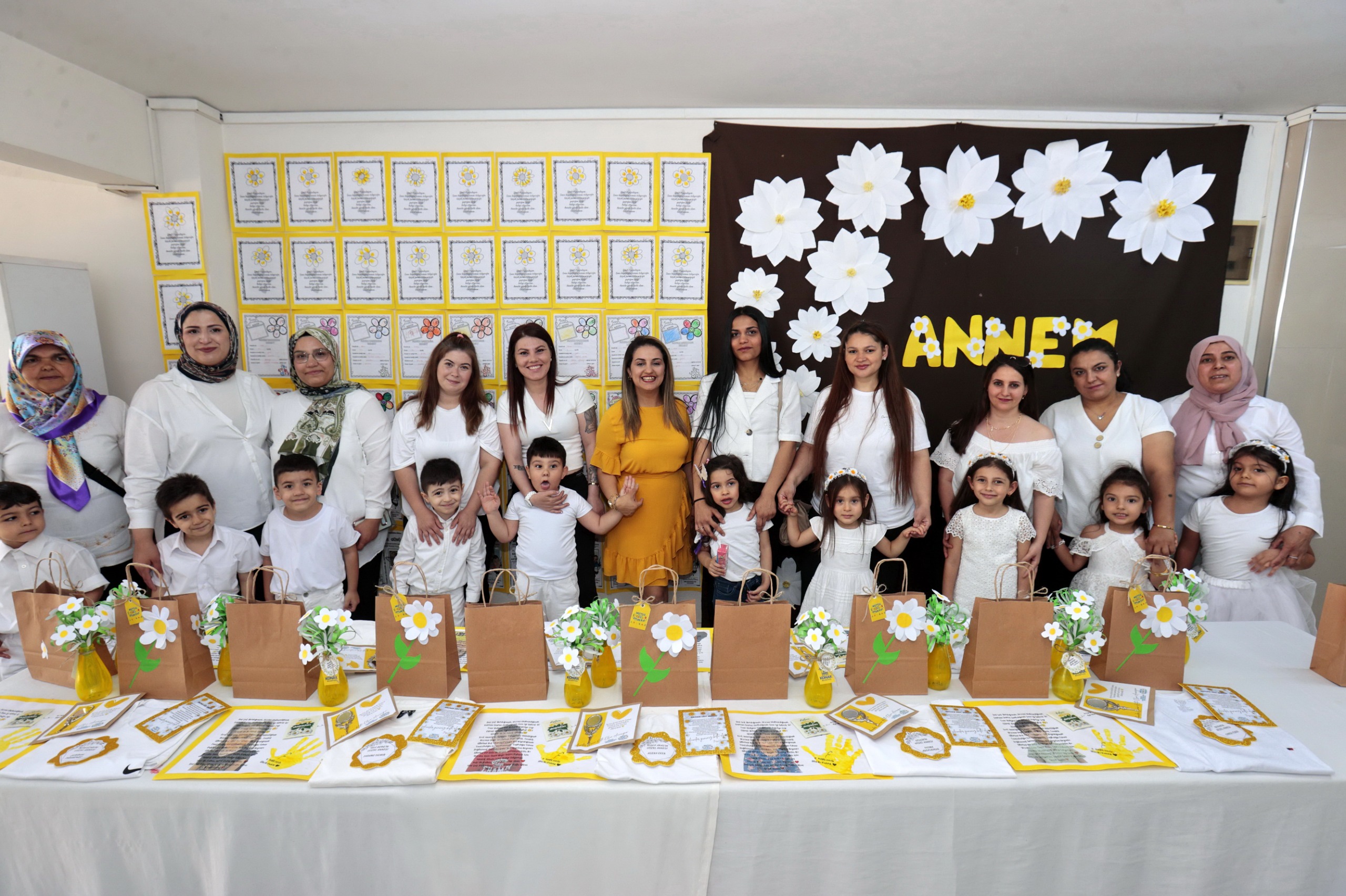 Mutlu Çocuklar’dan Annelere Sürpriz