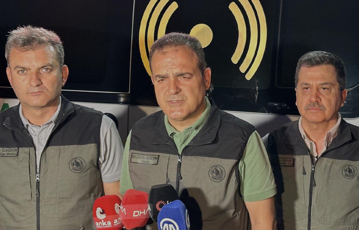 Muğla Valisi Dr. İdris Akbıyık Depremin Ardından açıklama yaptı